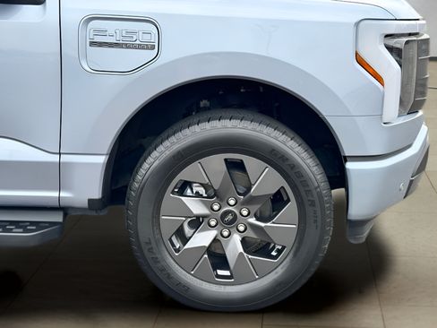 Used 2022 Ford F150 Lightning Lariat AWD/4WD image 50