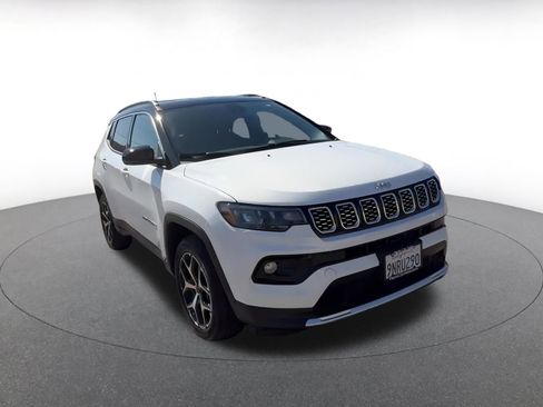 Used 2025 Jeep Compass Limited image 3