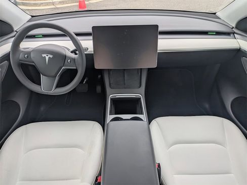 Used 2023 Tesla Model Y Long Range image 14