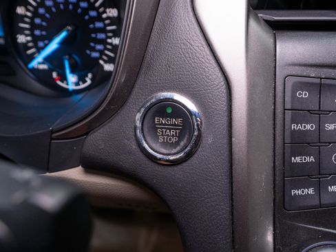 Used 2017 Ford Fusion SE image 25