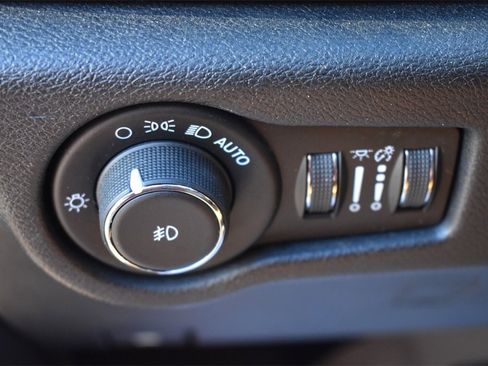 Used 2021 Chrysler Pacifica Pinnacle image 32