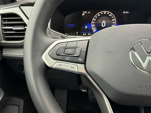 New 2026 Volkswagen Taos SE AWD/4WD image 12
