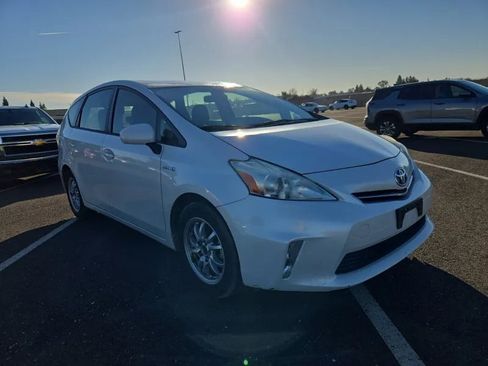 Used 2014 Toyota Prius V Two image 2