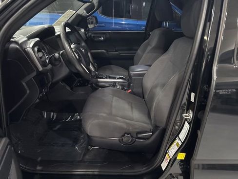 Used 2019 Toyota Tacoma TRD Off-Road w/ Technology Package image 11