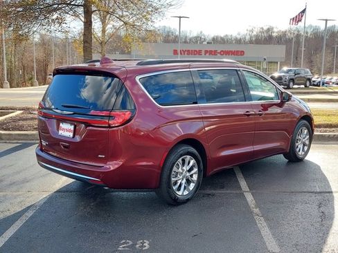 Used 2022 Chrysler Pacifica Touring-L image 25