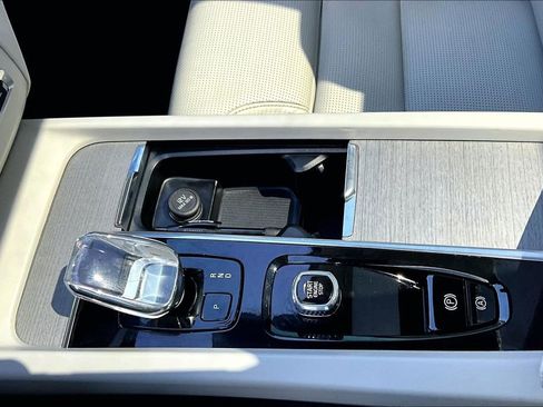 Used 2023 Volvo XC60 B5 Ultimate w/ Protection Package Premier AWD/4WD image 25