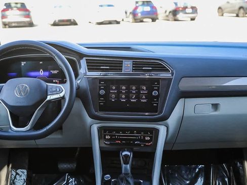 Used 2022 Volkswagen Tiguan SE image 12