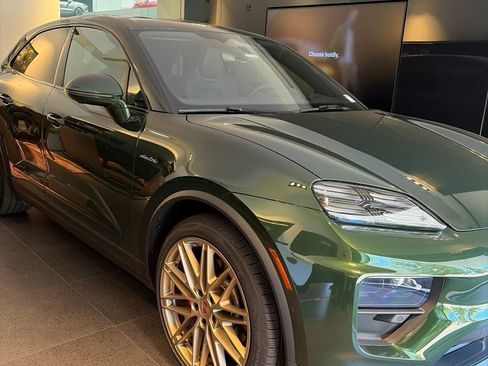 Used 2025 Porsche Macan 4S Electric AWD/4WD image 3
