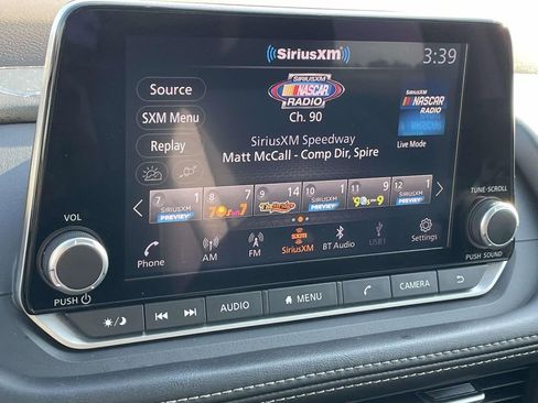 Used 2023 Nissan Rogue SV image 25