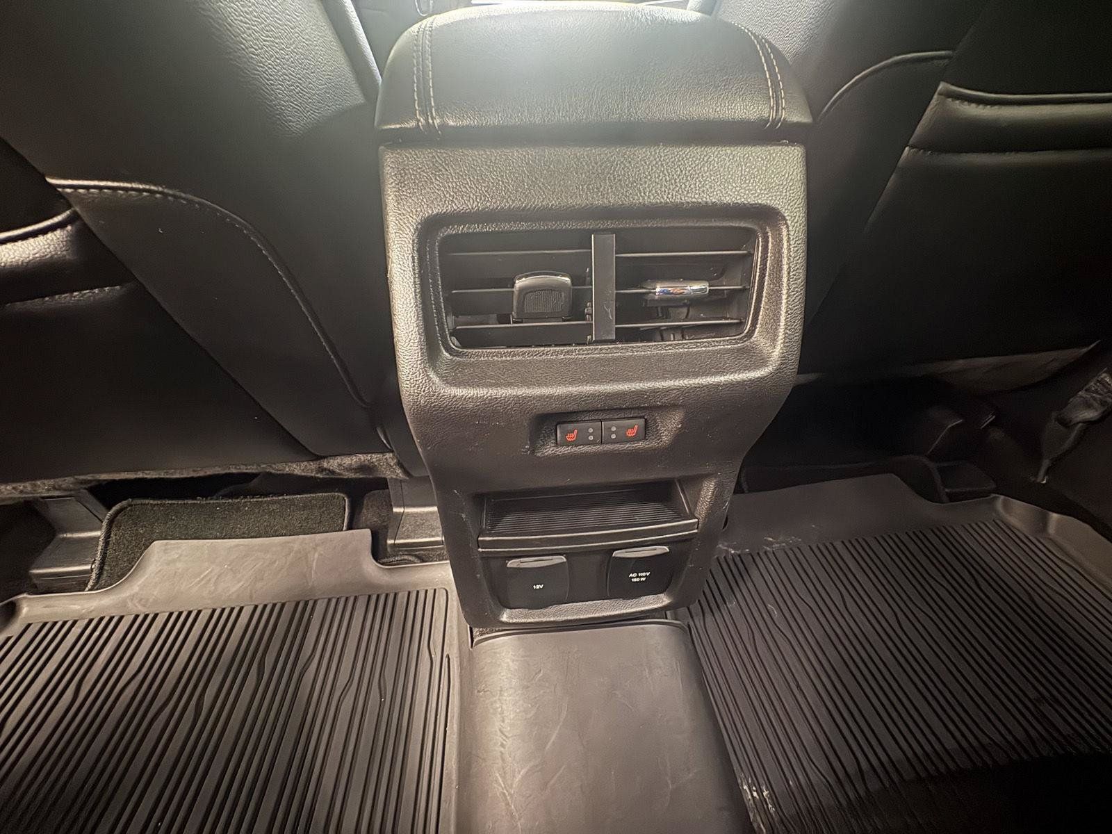 Used 2018 Ford Edge Titanium w/ Equipment Group 301A AWD/4WD image 22