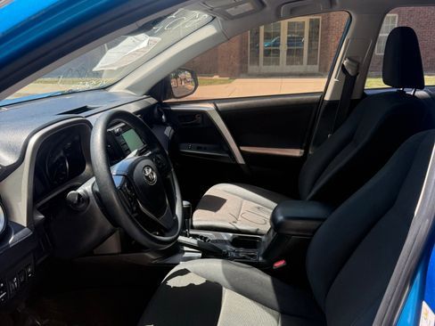 Used 2018 Toyota RAV4 LE w/ All Weather Liner Package FWD image 11