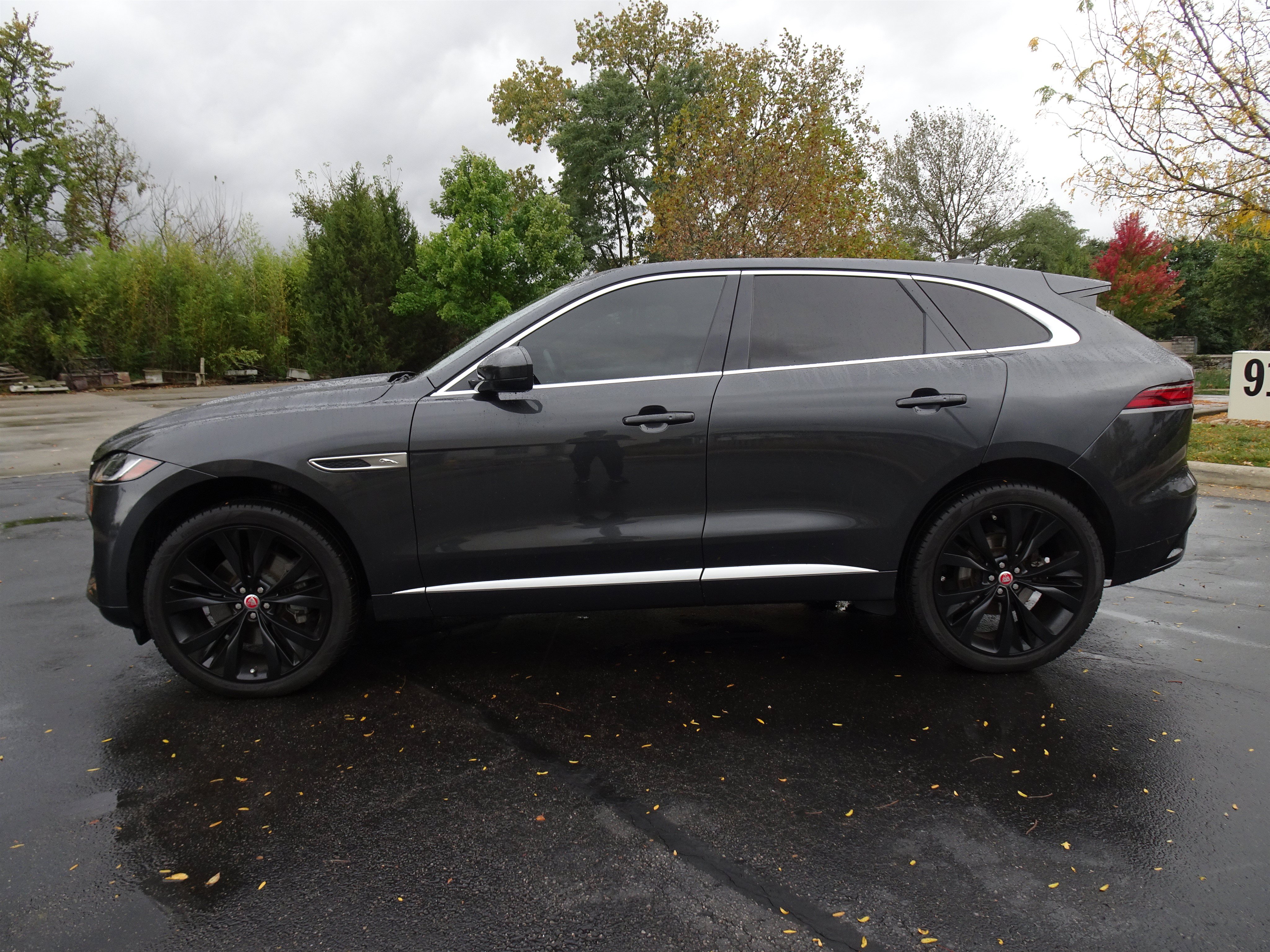 Certified 2023 Jaguar F-PACE R-Dynamic S AWD/4WD image 6