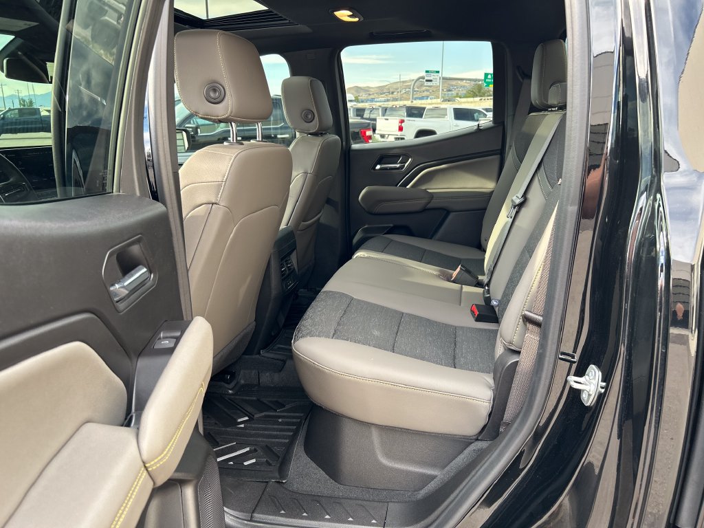 Used 2024 Chevrolet Colorado ZR2 w/ Technology Package AWD/4WD image 9