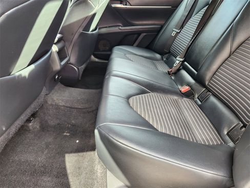 Used 2018 Toyota Camry SE image 9