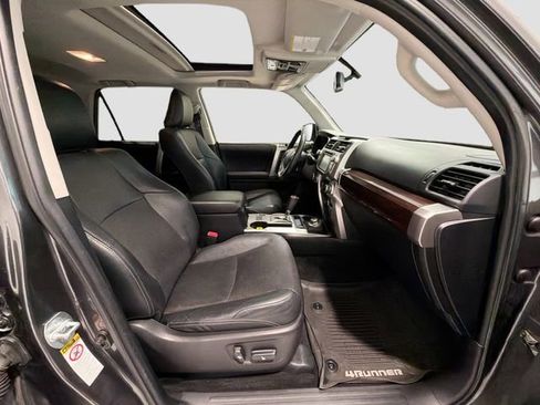 Used 2017 Toyota 4Runner Limited AWD/4WD image 23