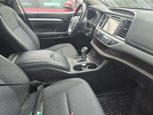 Certified 2017 Toyota Highlander Plus AWD/4WD image 15