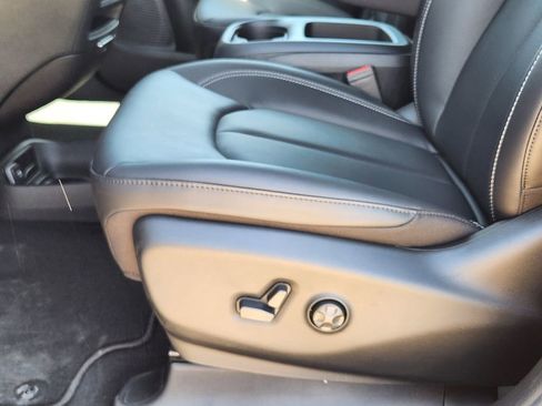 New 2026 Chrysler Pacifica Select image 18
