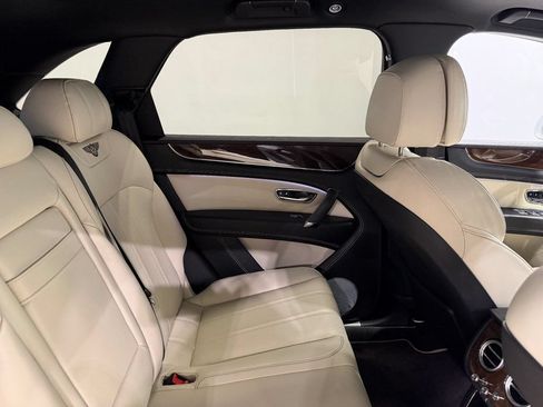Used 2018 Bentley Bentayga Mulliner AWD/4WD image 40