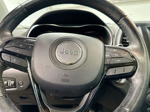 Used 2019 Jeep Cherokee Latitude Plus AWD/4WD image 12