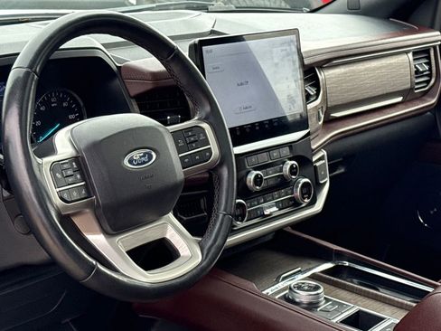 Used 2024 Ford Expedition Limited image 19