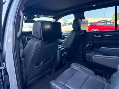 Used 2024 GMC Yukon Denali AWD/4WD image 17