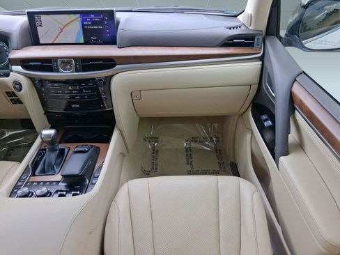 Used 2021 Lexus LX 570 4WD w/ Luxury Package image 29