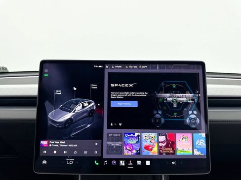 Used 2026 Tesla Model Y Long Range RWD image 24