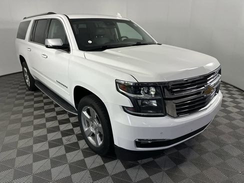 Used 2018 Chevrolet Suburban Premier RWD image 12
