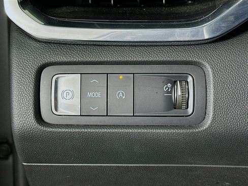 Used 2025 GMC Acadia Elevation image 17