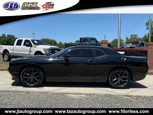Used 2020 Dodge Challenger SXT w/ Blacktop Package RWD image 4