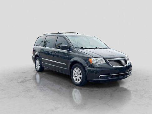 Used 2012 Chrysler Town & Country Touring w/ Entertainment Group #1 FWD image 7