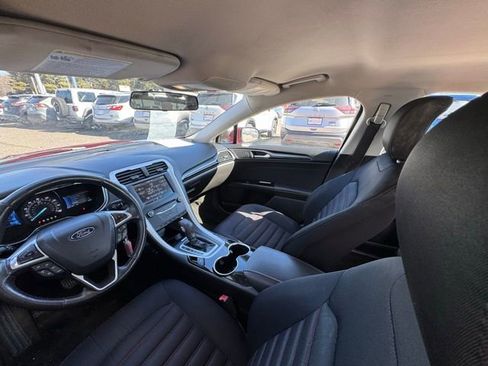 Used 2015 Ford Fusion SE image 19