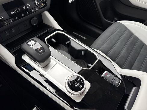 New 2025 Mitsubishi Outlander SE AWD/4WD image 19