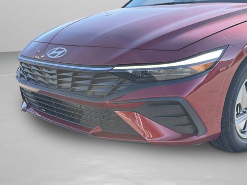 Used 2025 Hyundai Elantra SE image 28