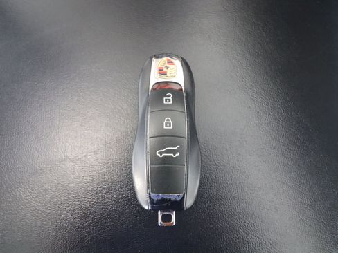 Certified 2023 Porsche Macan image 25