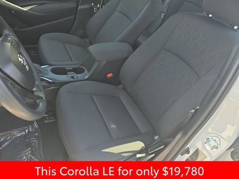 Used 2025 Toyota Corolla LE image 20