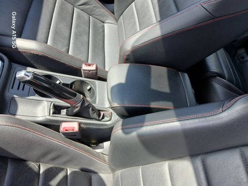 Used 2017 Volkswagen GTI SE FWD image 8