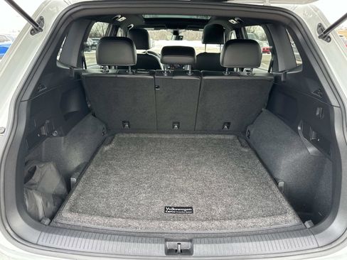 Used 2023 Volkswagen Tiguan SE R-Line image 10