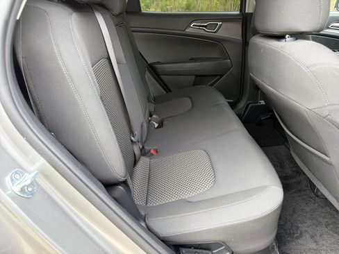 Used 2023 Kia Sportage LX AWD/4WD image 15
