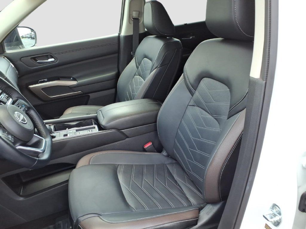 Used 2024 Nissan Pathfinder Platinum FWD image 18