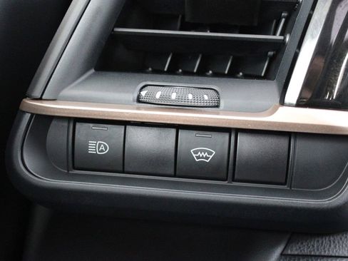 Certified 2025 Toyota Crown Platinum image 27