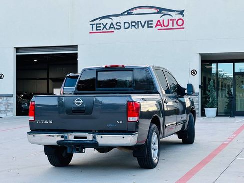 Used 2011 Nissan Titan SV w/ SV Premium Utility Pkg image 10