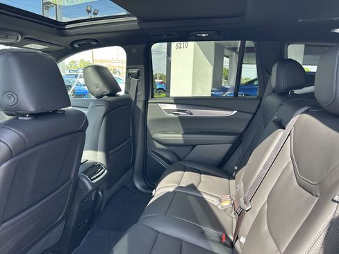 New 2025 Cadillac XT6 Luxury image 18