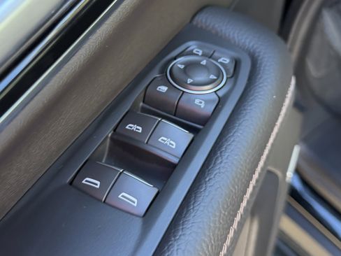 Used 2025 GMC Yukon XL Denali image 18