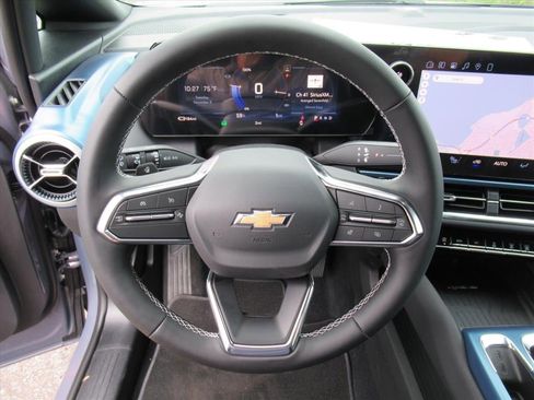 New 2026 Chevrolet Equinox EV LT image 18