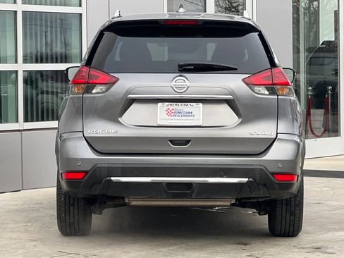 Used 2019 Nissan Rogue SV image 5