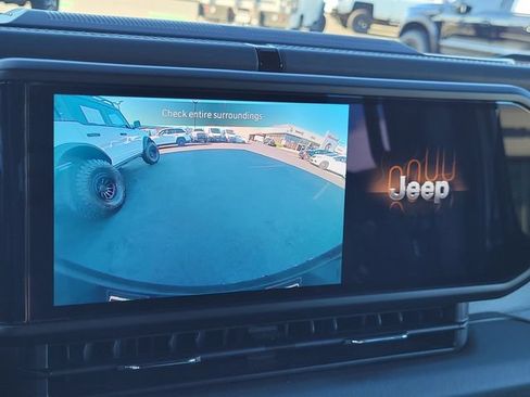 Certified 2025 Jeep Wrangler Unlimited Sahara w/ Safety Group AWD/4WD image 10