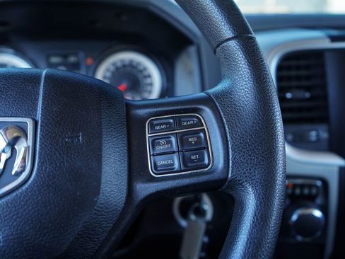 Used 2020 RAM 1500 Classic SLT image 28