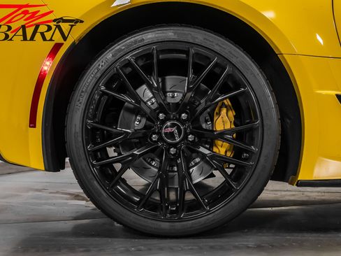 Used 2015 Chevrolet Corvette Z06 w/ 2LZ Preferred Equipment Group image 25