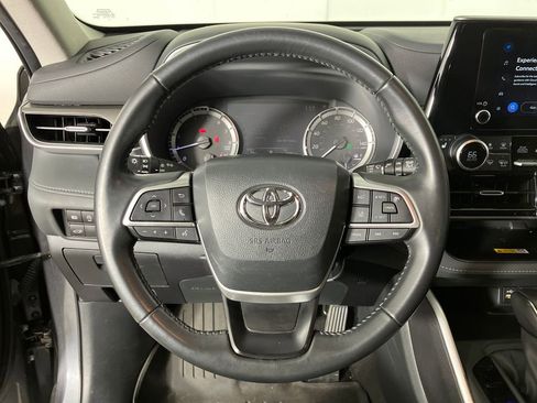 Used 2023 Toyota Highlander L image 15